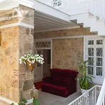 Lavin מלון