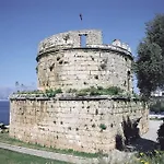Lavin מלון
