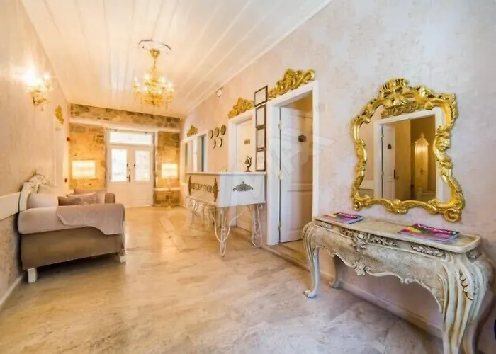 Lavin Hotel