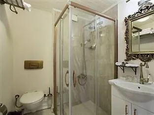 Lavin Hotel