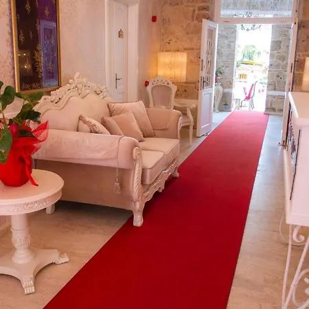 Lavin Hotel