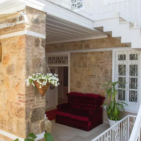 Lavin Hotel