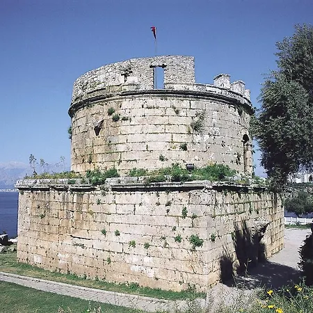 Lavin Otel